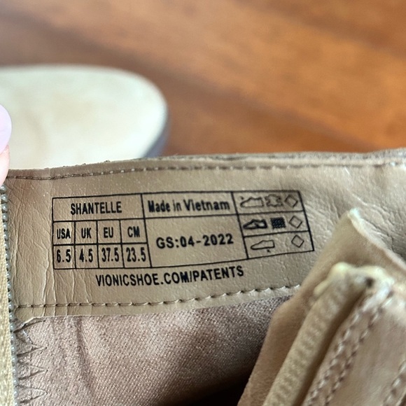 Vionic Shantelle Waterproof Leather Bootie. Size 6.5 - Picture 12 of 13